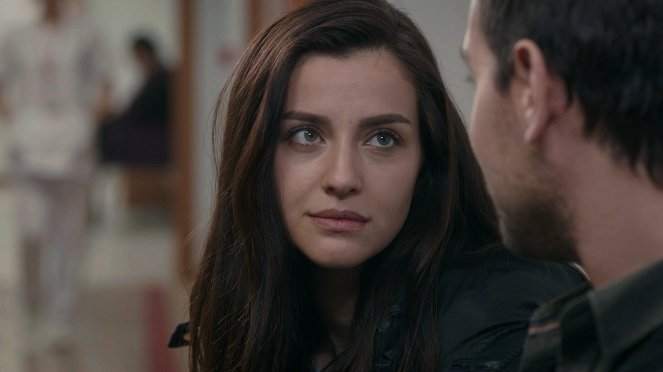 Lifeline - Season 1 - Episode 13 - Photos - İrem Helvacıoğlu