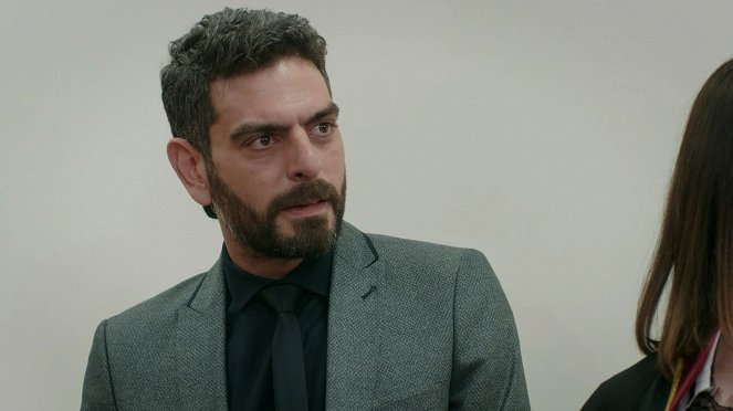 Lifeline - Season 1 - Episode 13 - Photos - Mehmet Ali Nuroğlu