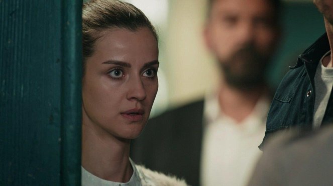 Sen Anlat Karadeniz - Episode 16 - Van film - İrem Helvacıoğlu