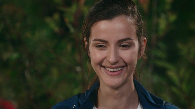 Lifeline - Episode 19 - Photos - İrem Helvacıoğlu