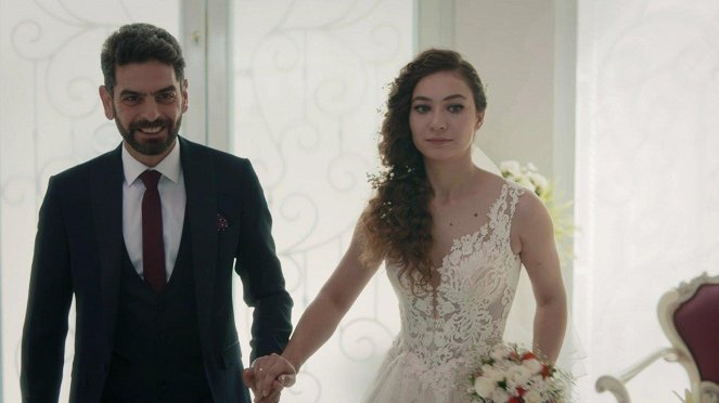 Lifeline - Episode 20 - Photos - Mehmet Ali Nuroğlu