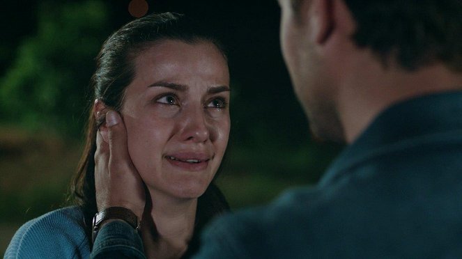 Lifeline - Episode 21 - Photos - İrem Helvacıoğlu