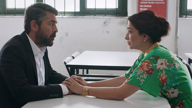 Zachránené životy - Episode 1 - Z filmu - Mehmet Ali Nuroğlu, Öykü Gürman