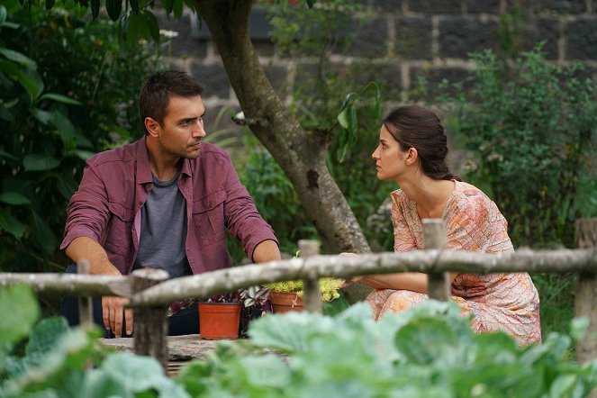 Lifeline - Season 2 - Episode 1 - Photos - Ulaş Tuna Astepe, İrem Helvacıoğlu