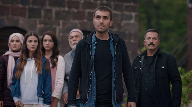 Lifeline - Episode 6 - Photos - Ulaş Tuna Astepe