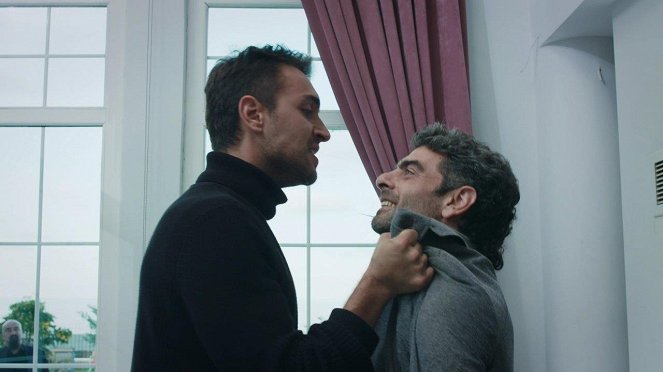 Zachránené životy - Episode 9 - Z filmu - Ulaş Tuna Astepe, Mehmet Ali Nuroğlu