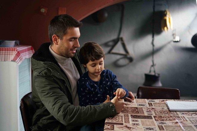 Lifeline - Episode 14 - Photos - Ulaş Tuna Astepe, Demir Birinci