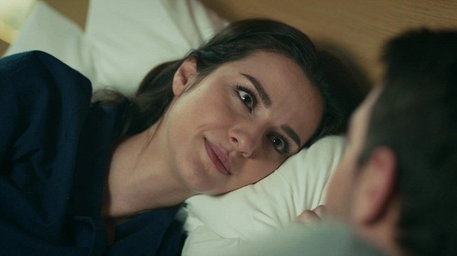 Lifeline - Episode 22 - Photos - İrem Helvacıoğlu