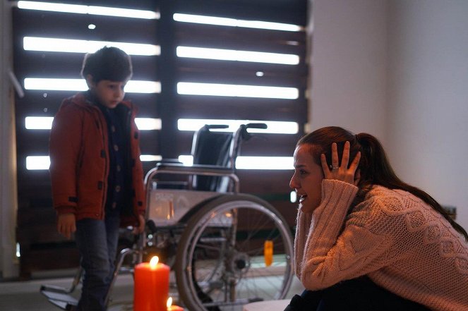 Lifeline - Episode 22 - Photos - İrem Helvacıoğlu