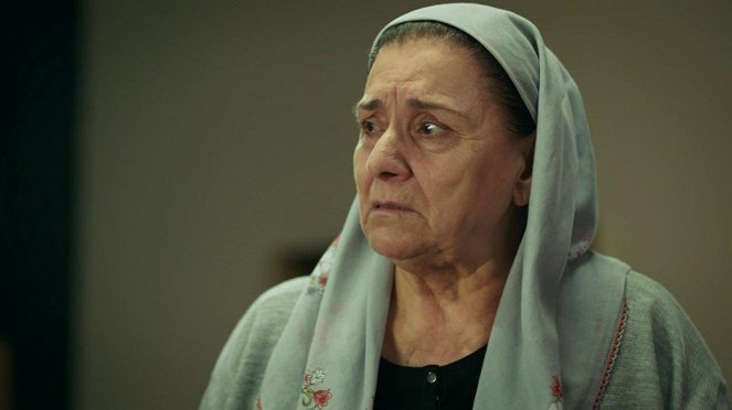 Lifeline - Episode 22 - Photos - Nurşim Demir