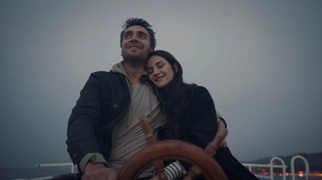 Sen Anlat Karadeniz - Episode 24 - De la película - Ulaş Tuna Astepe, İrem Helvacıoğlu