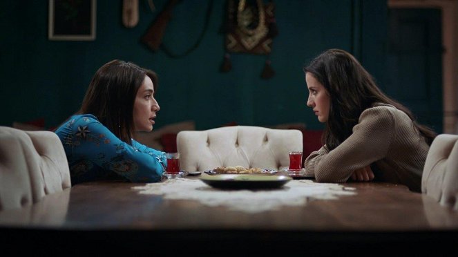 Sen Anlat Karadeniz - Episode 25 - De la película - Öykü Gürman, İrem Helvacıoğlu