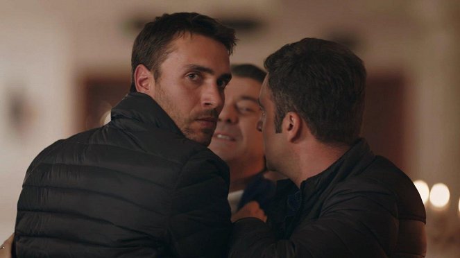 Lifeline - Episode 30 - Photos - Ulaş Tuna Astepe