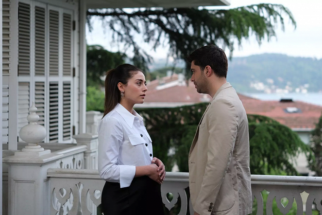 Kızılcık Şerbeti - Season 1 - De la película - Sıla Türkoğlu