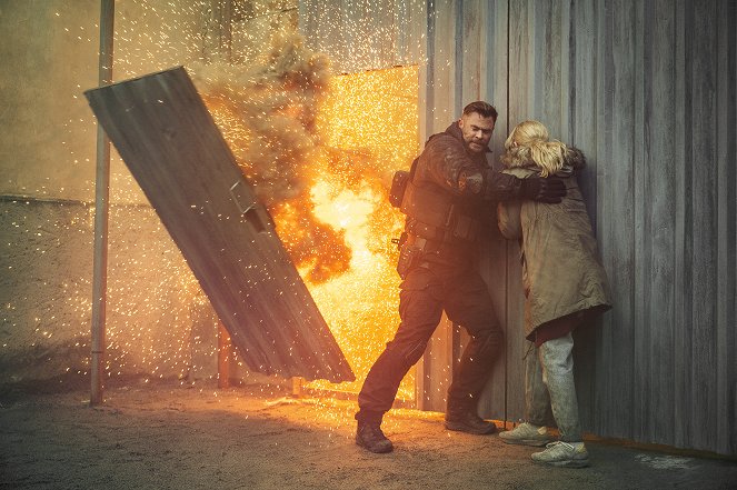 Extraction 2 - Filmfotos - Chris Hemsworth