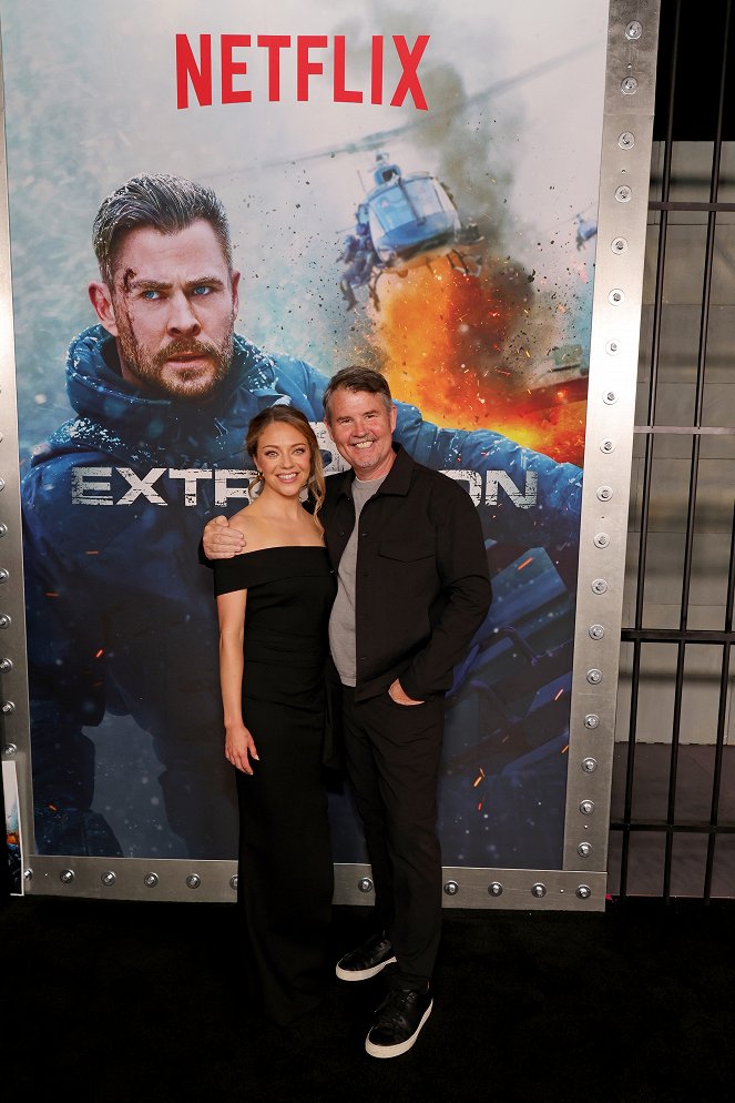 Tyler Rake 2 - Eventos - Netflix's Extraction 2 New York Premiere at Jazz at Lincoln Center on June 12, 2023 in New York City - Shelby Malone, Patrick Newall