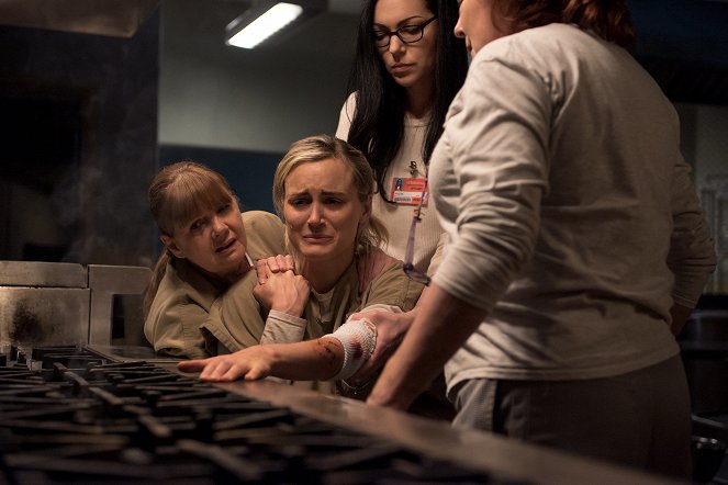 Orange Is the New Black - Season 4 - Friends in Low Places - Photos