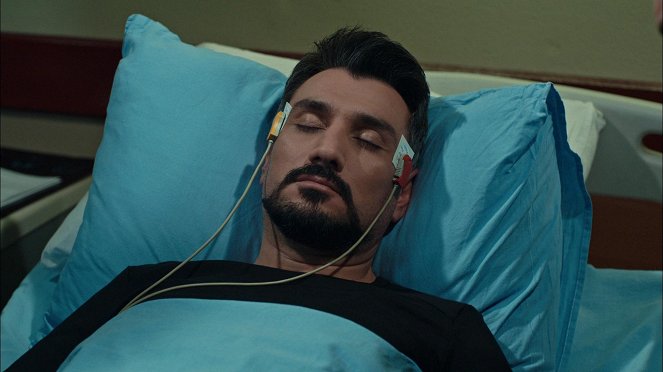 Kurtlar Vadisi: Pusu - Episode 19 - De la película - Cahit Kayaoğlu