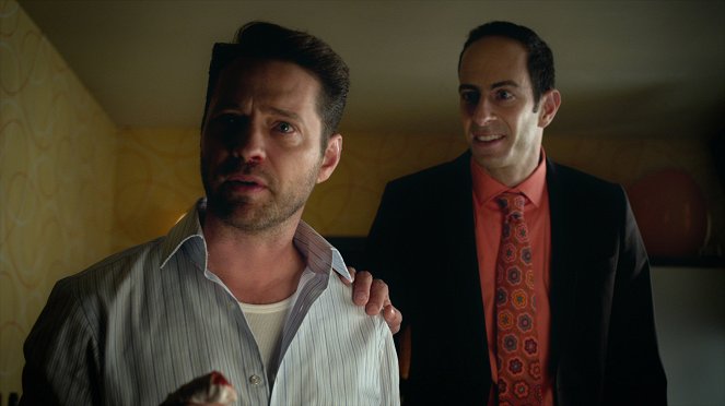 Call Me Fitz - Season 2 - Pubic Disturbance - Photos - Jason Priestley, Ernie Grunwald