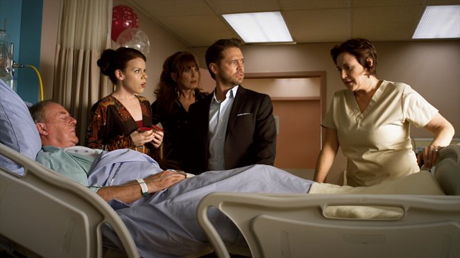 Szólíts Fitznek! - Season 2 - Madarat tolláról - Filmfotók - Peter MacNeill, Tracy Dawson, Joanna Cassidy, Jason Priestley