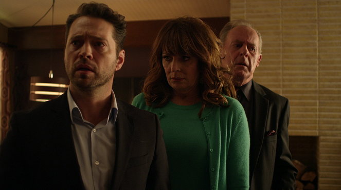 Call Me Fitz - Season 4 - Alice Doesn't Live Here, Anymore - Filmfotos - Jason Priestley, Joanna Cassidy, Peter MacNeill