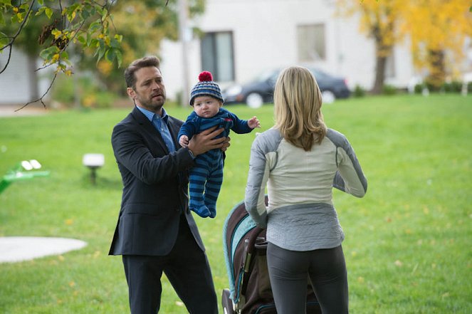 Call Me Fitz - Season 4 - Baby's First Brothel - Photos - Jason Priestley