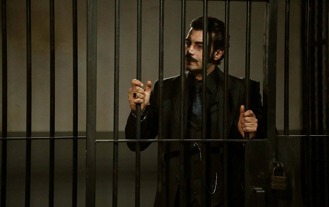 Bir Zamanlar Çukurova - Episode 26 - De la película - Murat Ünalmış