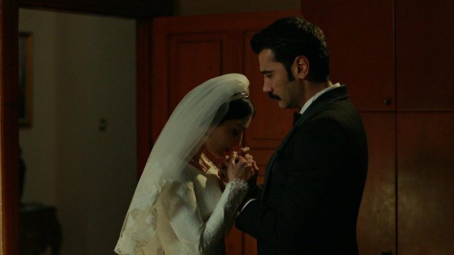 Bir Zamanlar Çukurova - Season 2 - Episode 1 - De la película