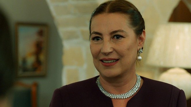 Bir Zamanlar Çukurova - Season 2 - Episode 8 - Z filmu - Vahide Perçin