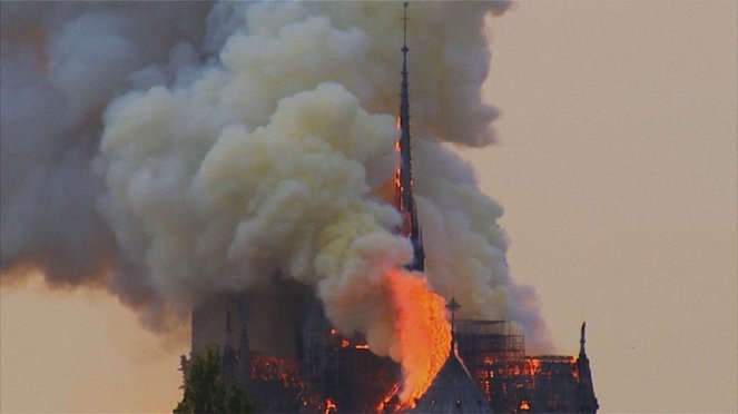 Mimo kontrolu - Notre-Dame: Požár století - Z filmu