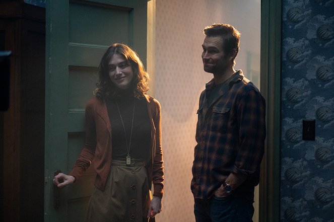 A félelem fészke - Filmfotók - Lizzy Caplan, Antony Starr