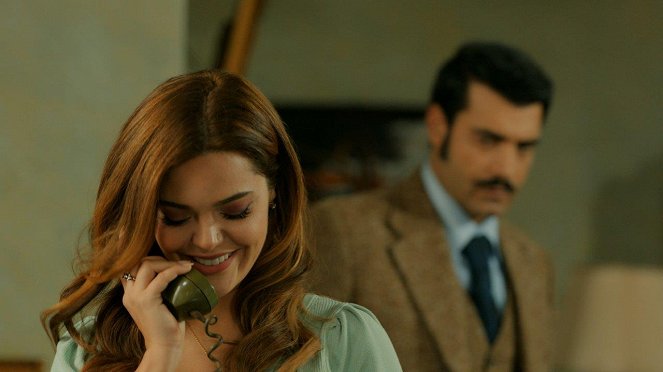 Bir Zamanlar Çukurova - Season 3 - Episode 23 - De la película - Hilal Altınbilek