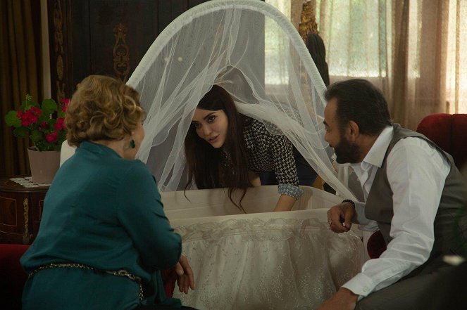 Bir Zamanlar Çukurova - Episode 34 - Z filmu - Melike İpek Yalova