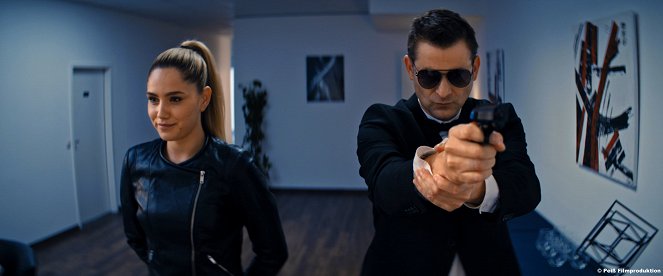 Agent Echo und die Firecard-Verschwörung - Kuvat elokuvasta
