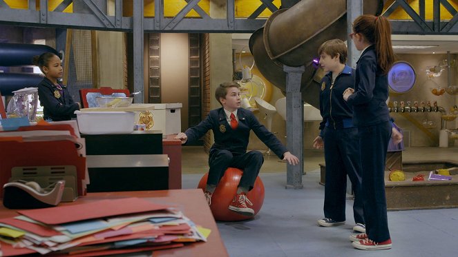 Odd Squad - Junge Agenten retten die Welt - Season 2 - Herzdame mit zwei Agents /​ Hinter feindlichen Pantomimen - Filmfotos