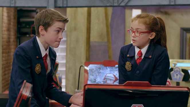 Odd Squad - Season 2 - Rookie Night / Who Let the Doug Out? - Film