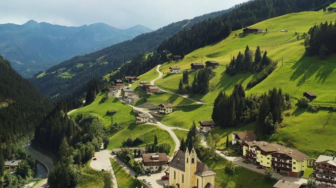 Austria's Mountain Villages - Der Himmel über dem Villgratental - Photos