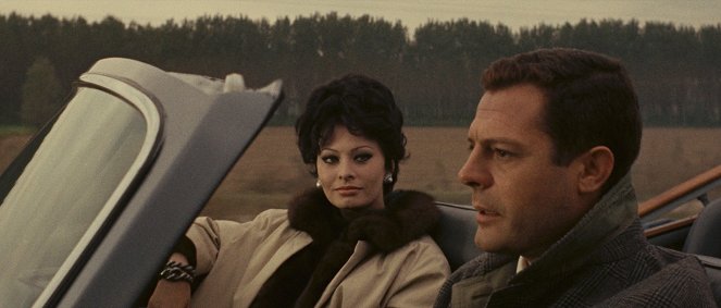 Eilen, tänään, huomenna - Kuvat elokuvasta - Sophia Loren, Marcello Mastroianni