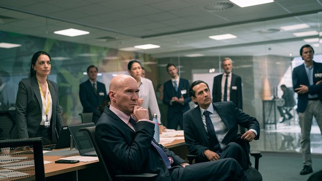 Hijack - Not Responding - Filmfotos - Archie Panjabi, Alex MacQueen, Abhin Galeya