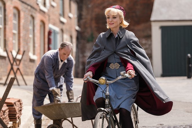 Call the Midwife - Season 11 - Episode 1 - Van film