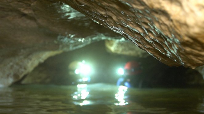 Mimo kontrolu - Thajsko: Pekelná jeskyně - Z filmu