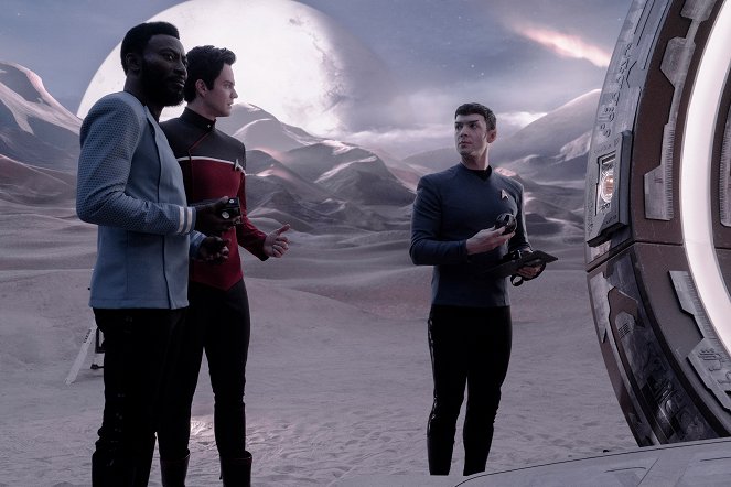 Star Trek: Strange New Worlds - Season 2 - Those Old Scientists - De la película - Babs Olusanmokun, Jack Quaid, Ethan Peck