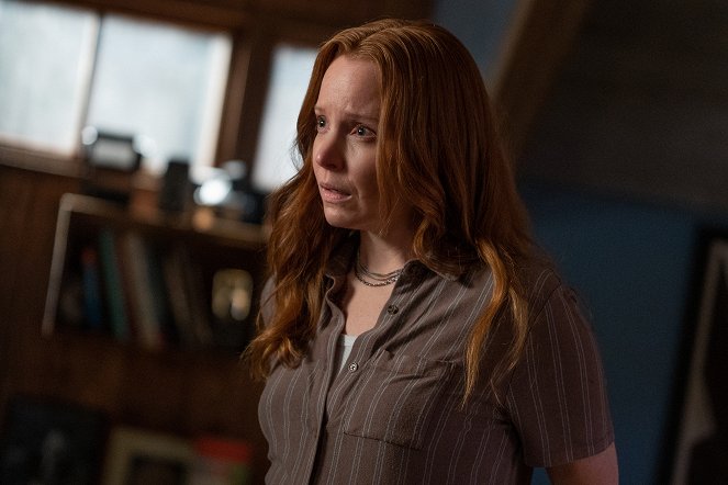 Yellowjackets - Two Truths and a Lie - Photos - Lauren Ambrose