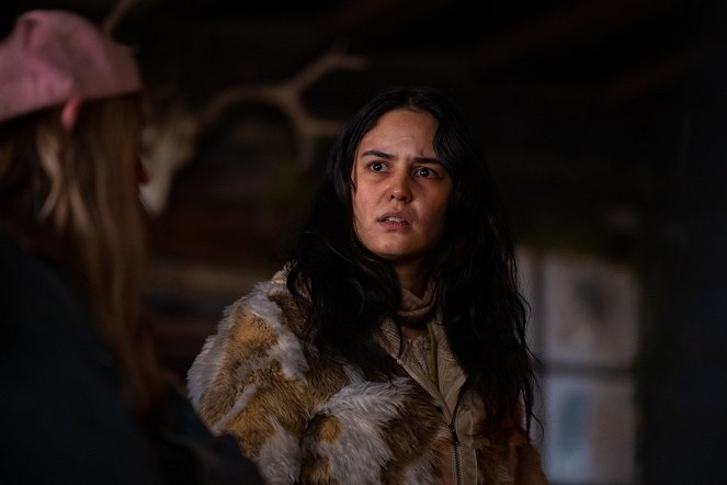 Yellowjackets - Enterrement - Film - Courtney Eaton