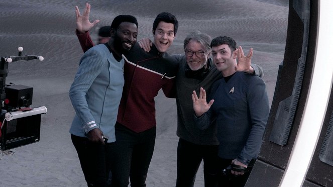 Star Trek: Különös új világok - Régi tudósok - Forgatási fotók - Babs Olusanmokun, Jack Quaid, Jonathan Frakes, Ethan Peck