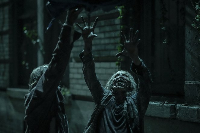 The Walking Dead: Dead City - Who's There? - Do filme