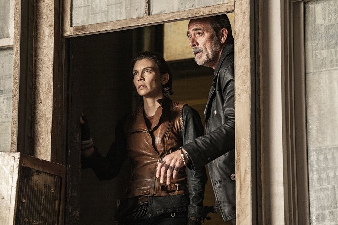 The Walking Dead: Dead City - Season 1 - Who's There? - Van film - Lauren Cohan, Jeffrey Dean Morgan