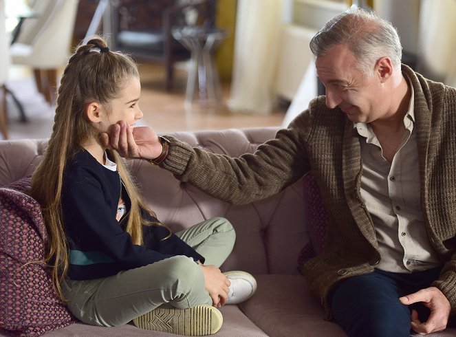 My Sweet Lie - Episode 23 - Photos - Lavinya Ünlüer, Ahmet Saraçoğlu