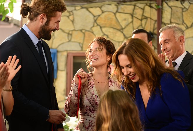 My Sweet Lie - Episode 19 - Photos - Furkan Palalı, Aslı Bekiroğlu, Ahmet Saraçoğlu