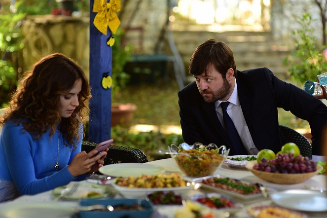 My Sweet Lie - Episode 18 - Photos - Aslı Bekiroğlu, Sadi Celil Cengiz